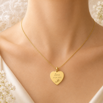 Gepersonaliseerde gouden hart hanger met kleine engel
