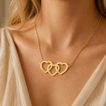Gouden ketting drie harten met naam