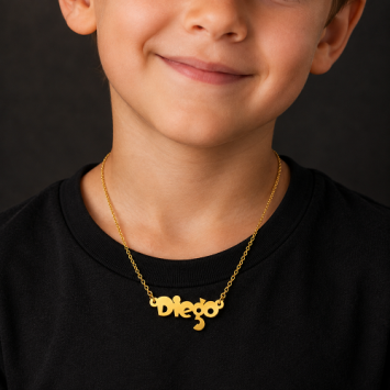 Gouden kindernaamketting met speels lettertype en eigen naam