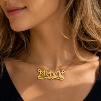 Gouden kindernaamketting met hartje en sierlijke krullen