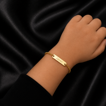Gouden plaatarmband voor kind met naamgravure