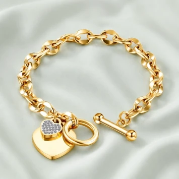Goudkleurige RVS armband met groot hart en klein hart met steentjes