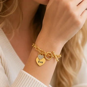 Gouden RVS armband met groot hart en klein hart met steentjes