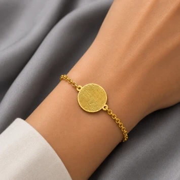 Gouden schakel armband met vingerafdruk op rondje