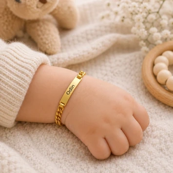 Stalen kinderarmbandje goudkleurig met graveren van naam/ datum