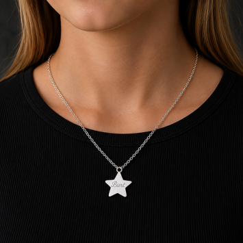Zilveren naamketting met sterretjeshanger en gravure