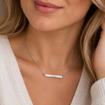 Zilveren bar naamketting met gravure op vier zijden