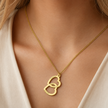 Gouden hanger met twee harten en persoonlijke gravure