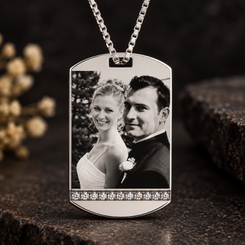 Zilverkleurige foto hanger met 11 Zirkonia’s en eigen foto