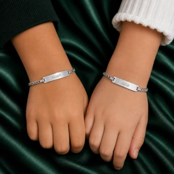 Zilveren baby armbandje met naam datum en hartje