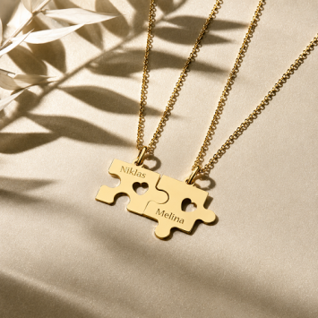 Koppel hanger puzzel met open harten Goud