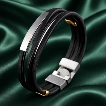 Leren armband met 5 banden en plaat