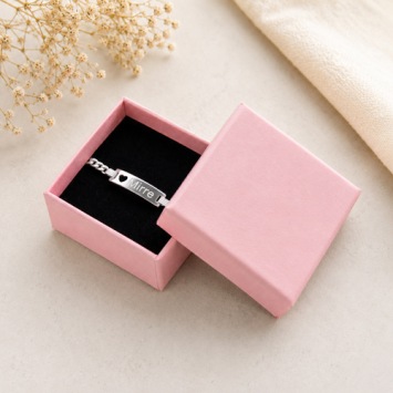 Luxe cadeauverpakking roze met armbandje