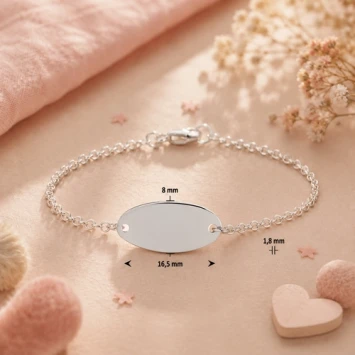 Ovaal zilveren kinderarmbandje met persoonlijke gravure
