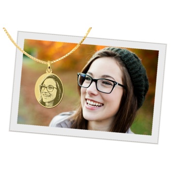Ovale gouden hanger met foto graveren