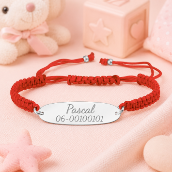 Rood kinderarmbandje met naam en telefoonnummer