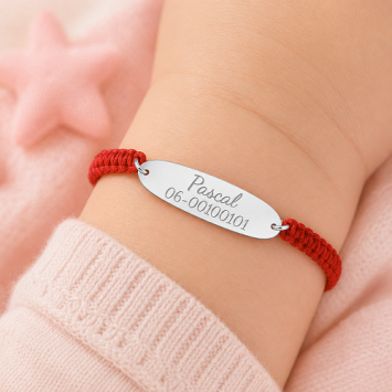Rood kinderarmbandje met naam en telefoonnummer