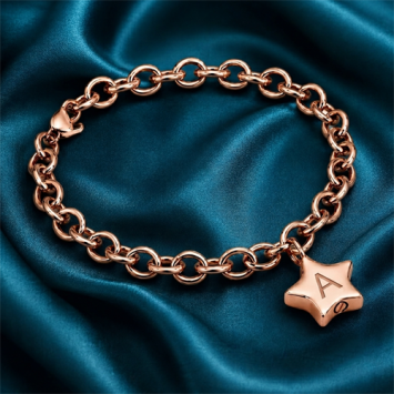 Roségoudkleurige RVS asarmband met sterbedeltje en initiaalgravure