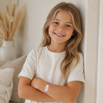 Roze kinderarmbandje met naam en telefoonnummer