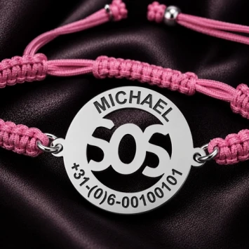 Roze SOS kinderarmbandje met naam