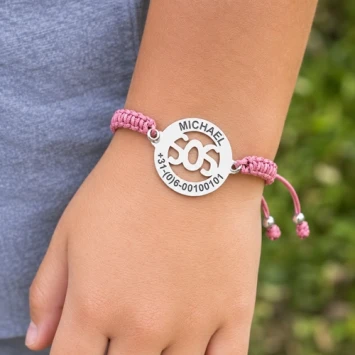 Roze SOS kinderarmbandje met naam