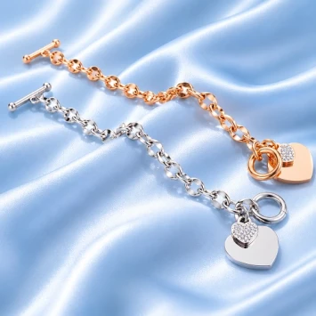 Rosé RVS armband met groot hart en klein hart met steentjes