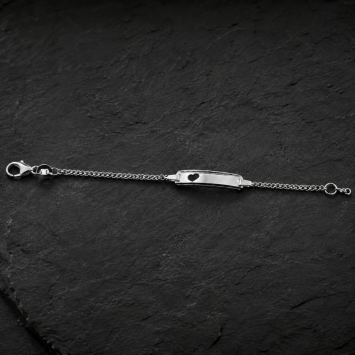 Sierlijk zilver baby armbandje met naam en hartje