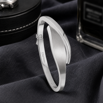 Sierlijke zilveren armband met askamer
