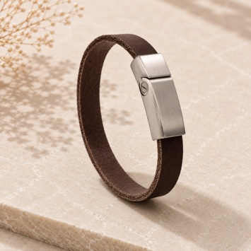 Smalle leren as armband met stalen sluiting