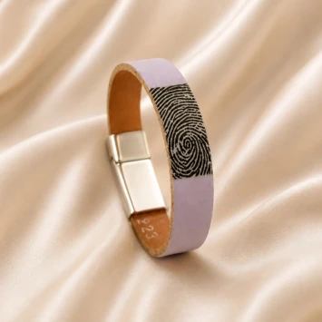 Smalle leren armband met vingerafdruk in leer met edelstalen sluiting