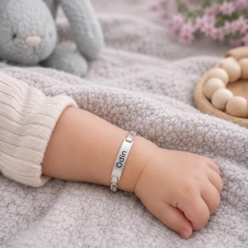 Stalen kinderarmbandje met graveren van naam/ datum