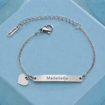 Stalen armbandje met hartje en naamgravure