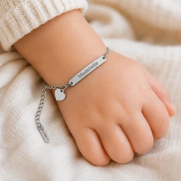 Stalen kinderarmbandje met hartje