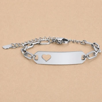Stalen kinderarmbandje met uitgesneden hartje