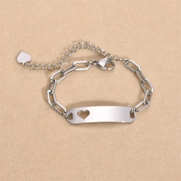 Stalen kinderarmbandje met uitgesneden hartje