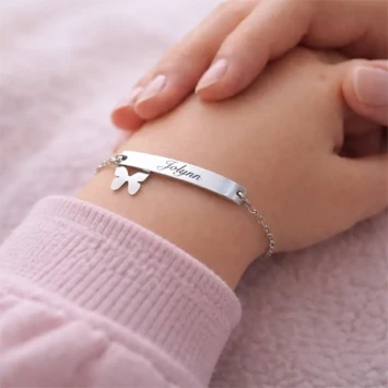 Stalen kinderarmbandje met vlinder