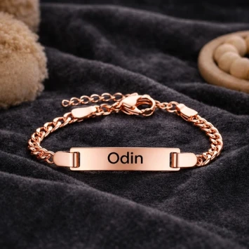 Stalen kinderarmbandje rosékleurig met graveren van naam/ datum