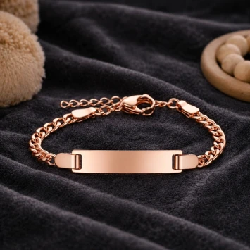 Stalen kinderarmbandje rosékleurig met graveren van naam/ datum