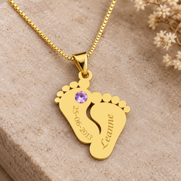 Verguld 925 Sterling zilveren mama sieraad met baby voetjes en Swarovski geboortesteen