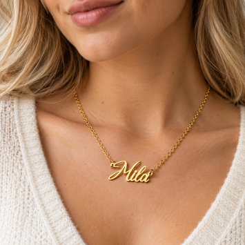 Vergulde naamketting van 925 zilver met gebogen letters