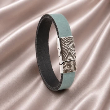 Smalle leren armband met vingerafdruk in edelstalen sluiting