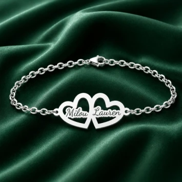 Zilveren armband met twee hartjes en naamgravure