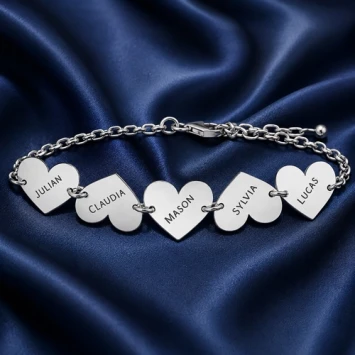 Zilveren armband vijf hartjes met naam Names4ever