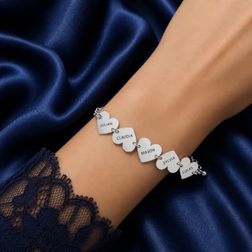 Zilveren armband vijf hartjes met naam Names4ever