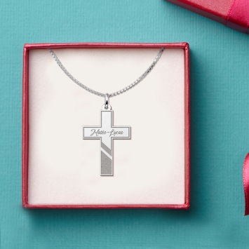 Gegraveerd zilveren kruis met naam – kinder communie ketting