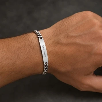 Zilveren graveerarmband met plaat en gourmetband