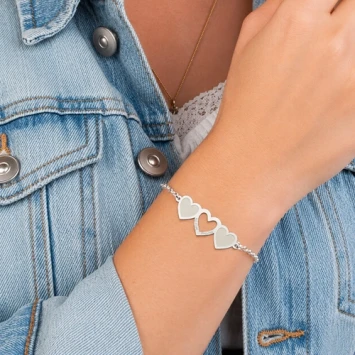 Zilveren hart armband met drie hartjes Names4ever