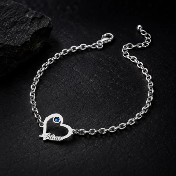 Zilveren hartjesarmband met steentje