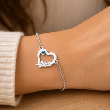 Zilveren hartjesarmband met steentje