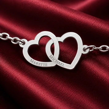 Zilveren armband met twee hartjes